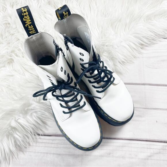 Dr.‎ Martens Women's White Jadon Platform Leather Combat Round Toe Boots Size 8 - Picture 2 of 10